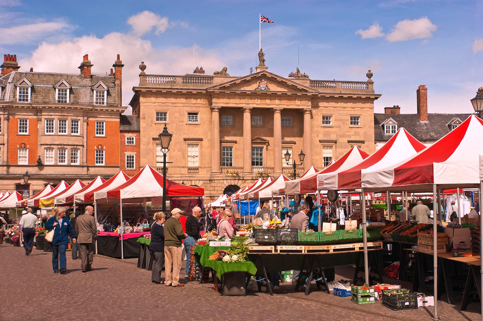 DSC 03366. The Newark market was first established in the time of King Henry the 2nd. Later The Bishop of Lincoln was granted charters in 1156-1329 to establish markets on Wenesdays and Fridays. The Town Hall and Butter Market stand in the background.